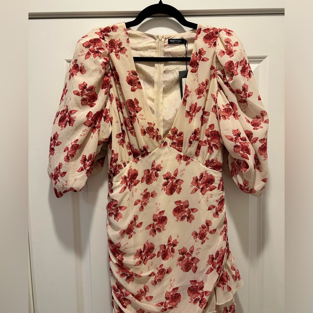 NWT Nasty Gal Floral Puff Sleeve Ruched Mini Dress Rose Floral Sz US 8 - Picture 4 of 8